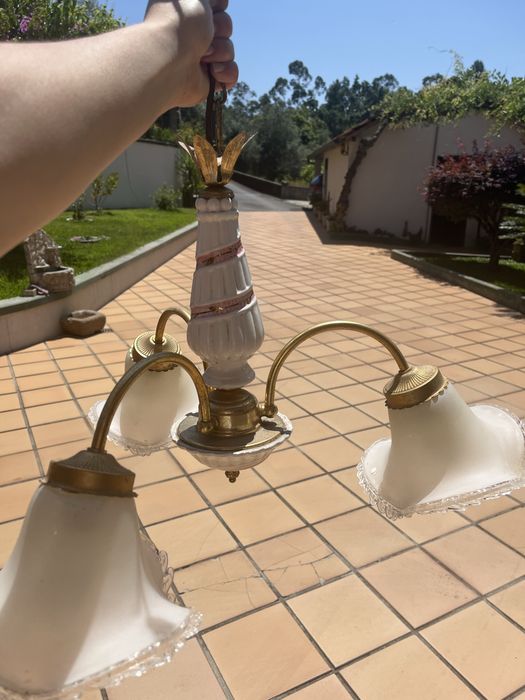 Candeeiro de teto e candeeiro de mesinha de cabeceira