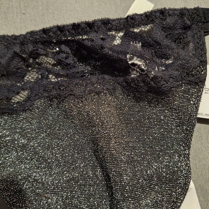 Srebrne błyszczące Stringi Intimissimi