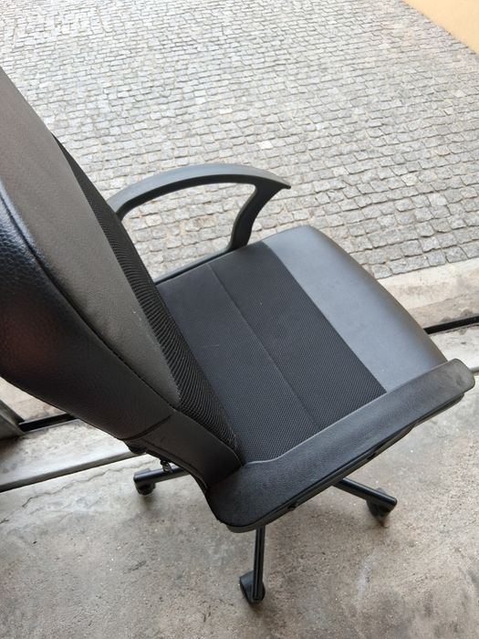 Cadeira giratória Ikea preta