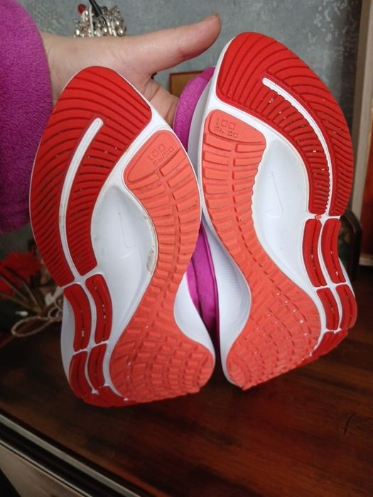 Оригінальні кросівкиNike ( є ньюанс)