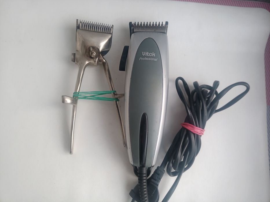 Дві машинки для стрижки волосся