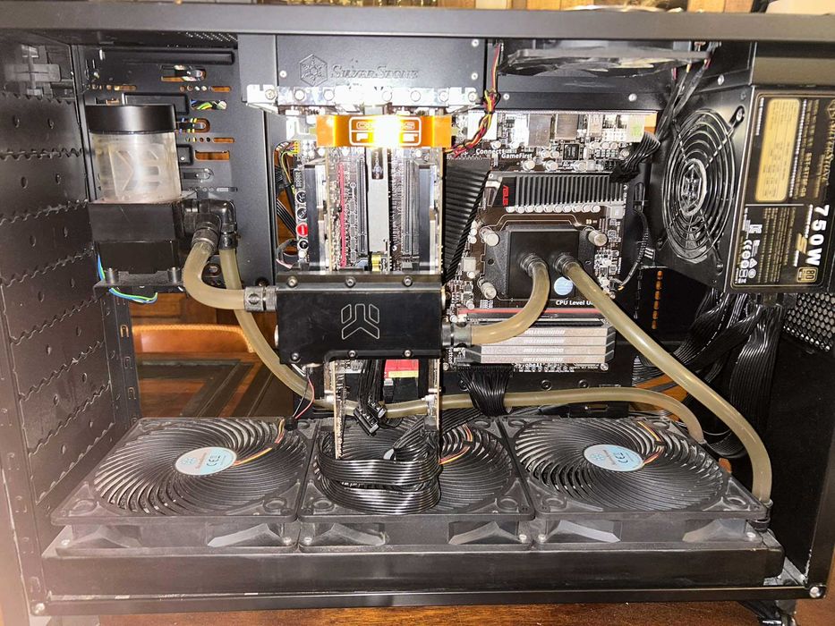 Komputer chłodzony płynem