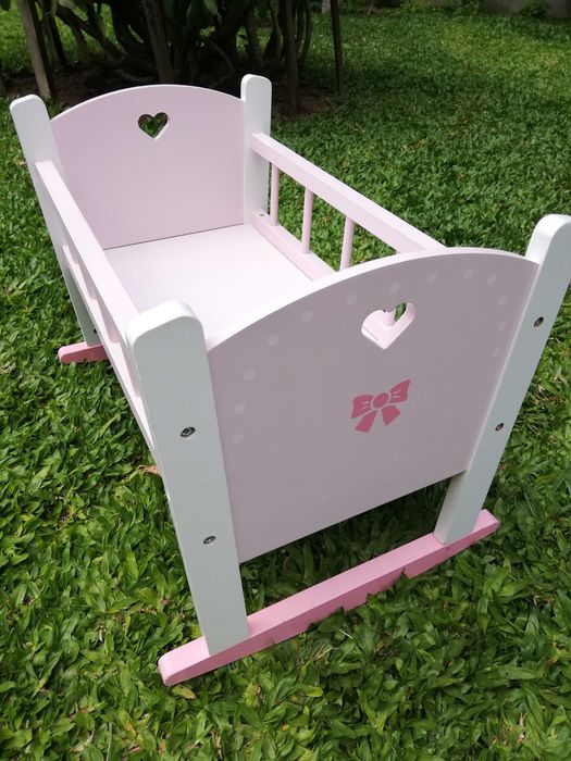 Cama de bonecas como nova