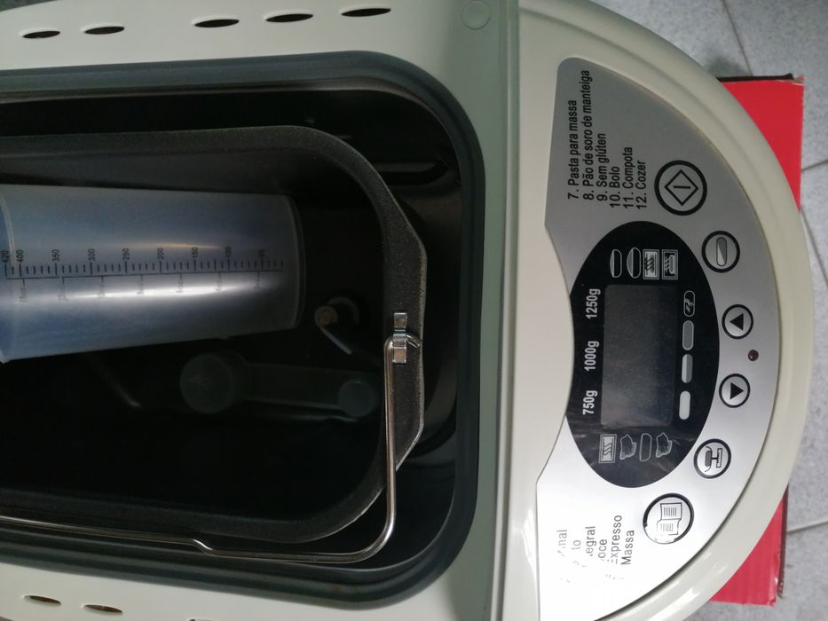 Máquina nova para fazer pão