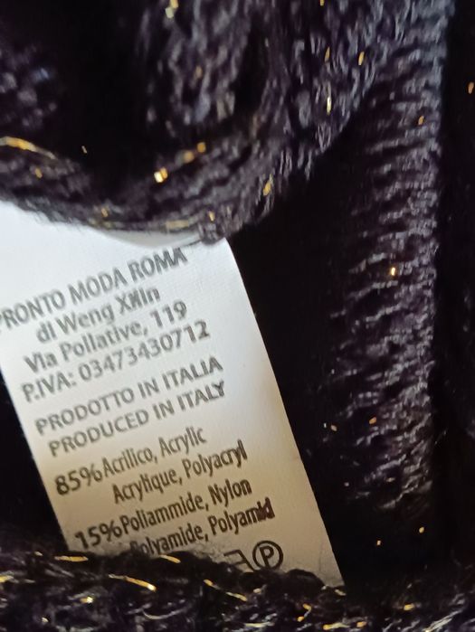 czarna bluzka ze złotą nitką