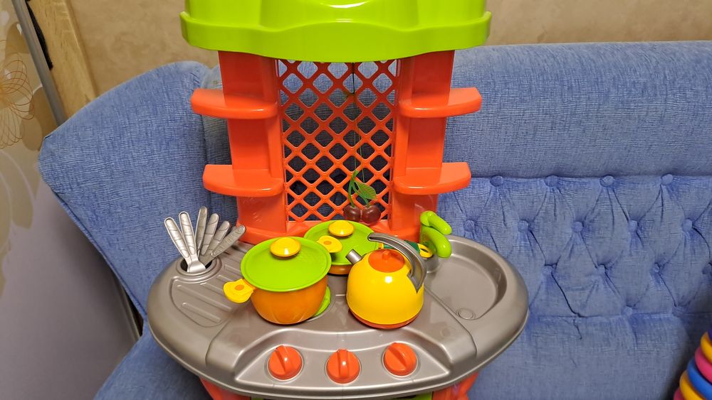 Кухня дитяча з посудкою