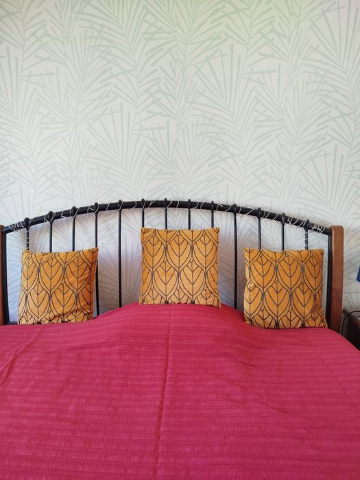 Três almofadas em bom estado