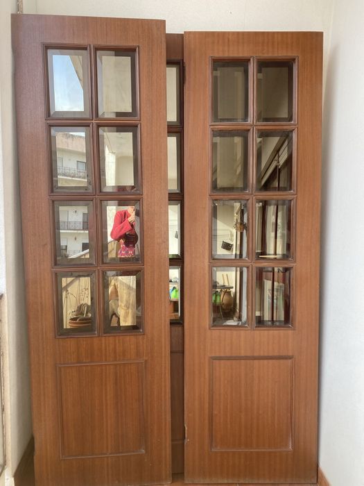 2 Portas de madeira de mogno, de vaivém