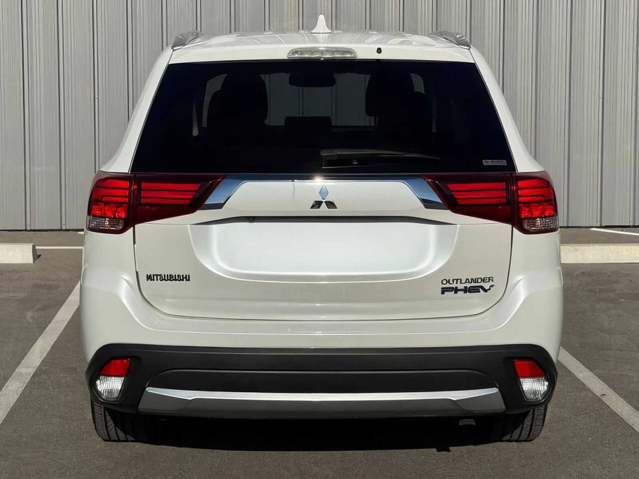 Mitsubishi Outlander PHEV      2018