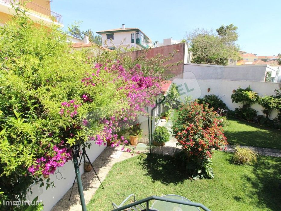 Apartamento T3+2 com jardim e estúdio independente..