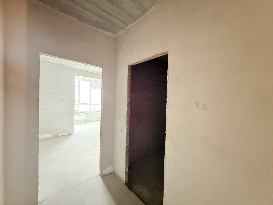 Простора 1к квартира, якісний забудовник Рауш, рн Вистава