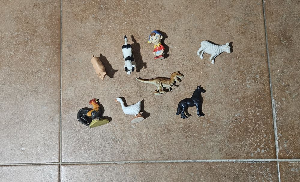 Brinquedos diversos (animais,gormitis,carros,etc)