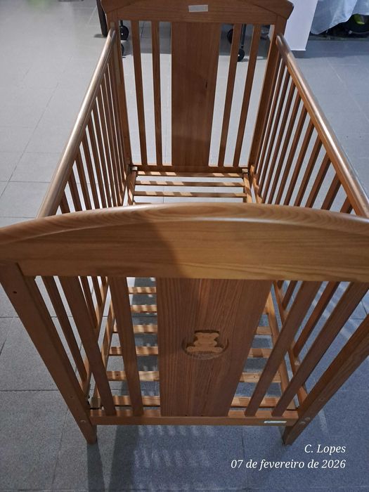 Cama em madeira para criança