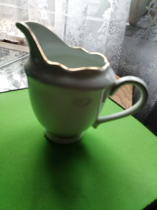 Sosjerka porcelanowa do sosu lub mleka