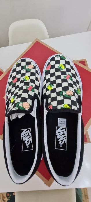 Vans novos em caixa