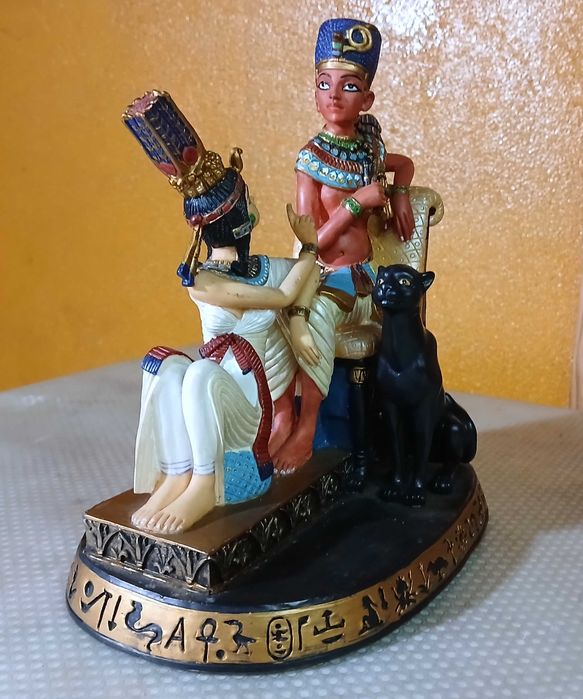 Artesanato Egípcio: estatueta pintada à mão