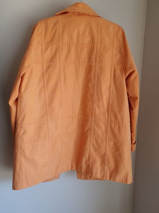 Brzoskwiniowa kurtka pomarańczowa oversize