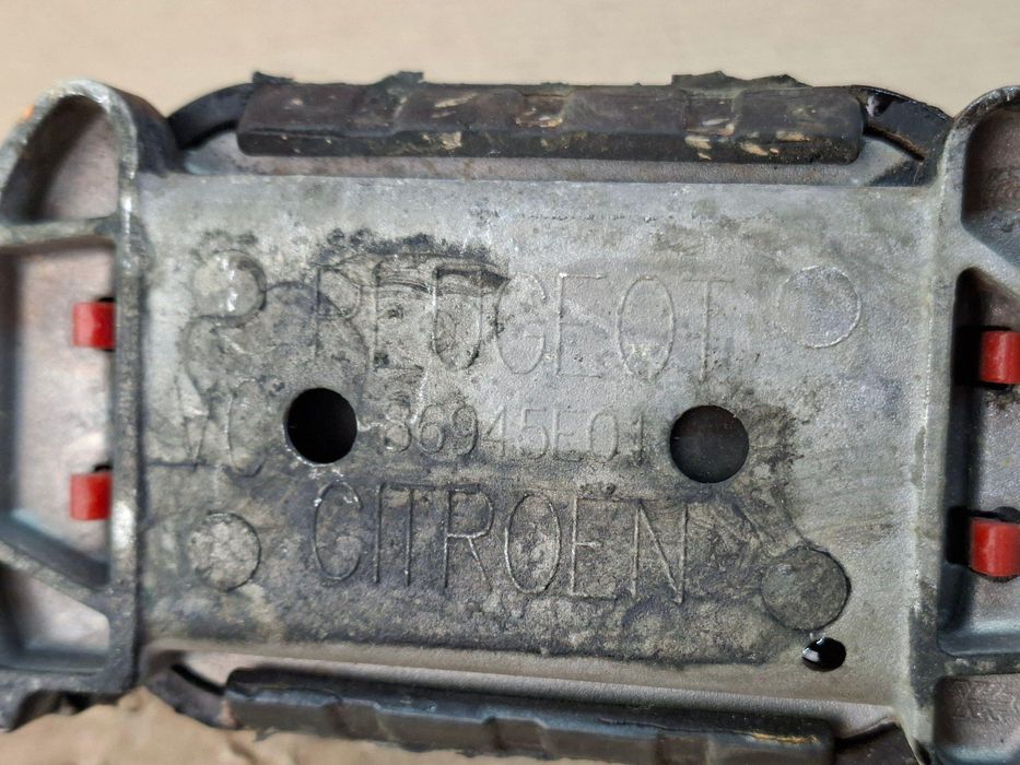 Peugeot 508 I 2010-2018 кронштейн опора подушка двигателя 9670282280