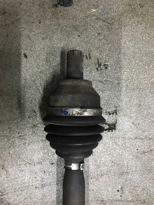 Полуось привод піввісь Volvo V50 S40 C30 1.8 БЕНЗИН (ПРАВА ДОВГА).