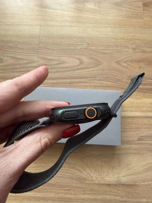 Apple Watch Ultra 2 49mm Black Titanium Case