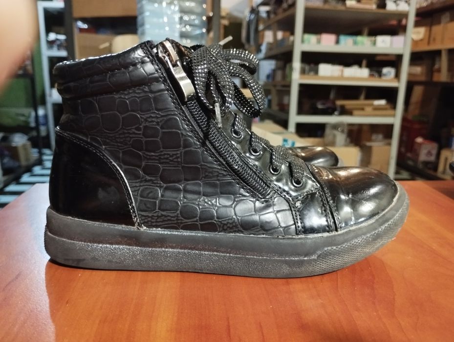 Весенние  ботинки на девочку  34 размери 21 см