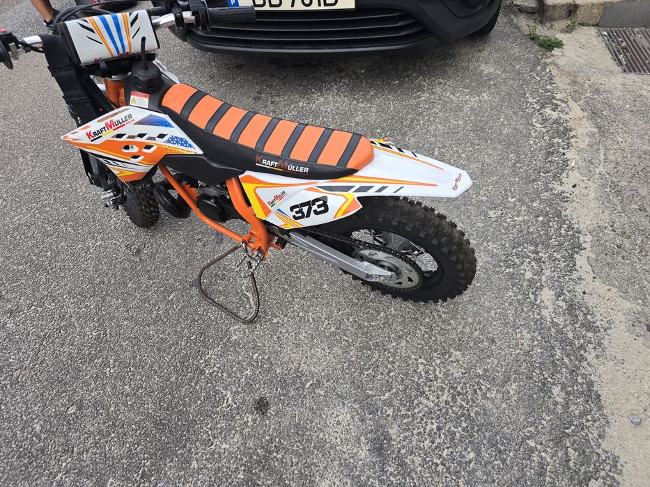 Mini mota 50cc 2 tempos suspensao invertida travoes disco frente e atras