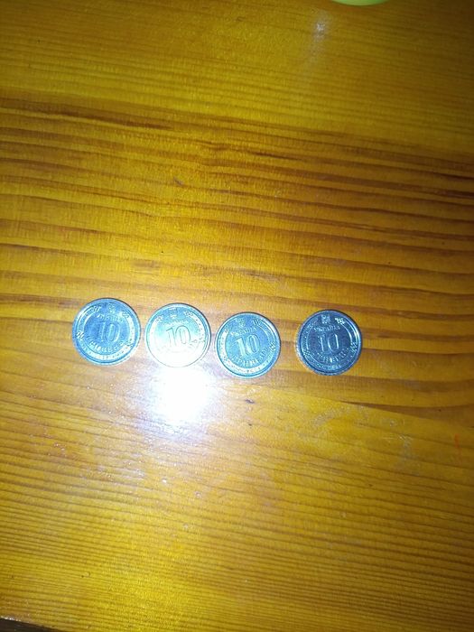 продам монеты 10 грн