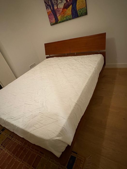 Cama de casal em cerejeira + comoda/ camiseiro