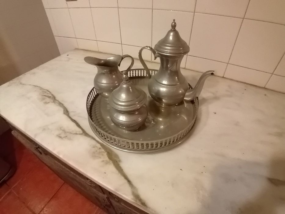 Conjunto de Peças Antigas em Estanho