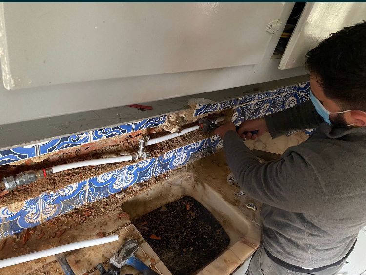 Desentupimento de Esgotos e Canalizador - Costa da Caparica