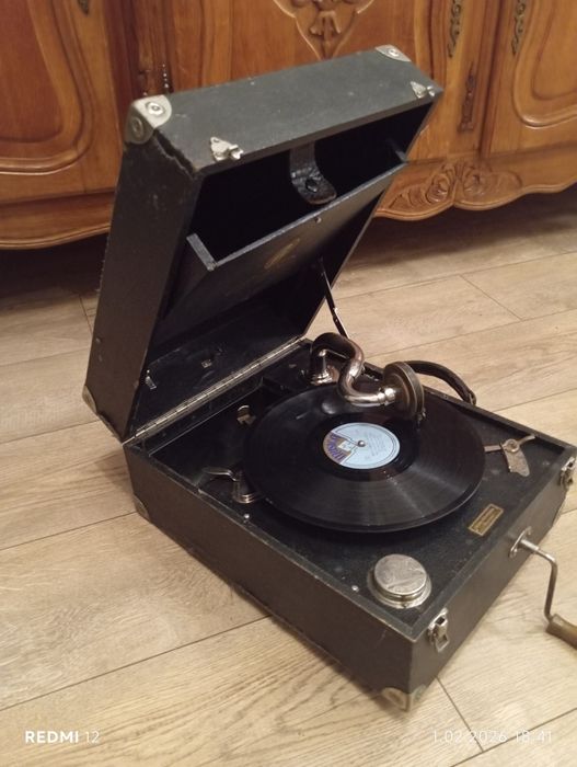 Patefon przenośny Lindex lata 30