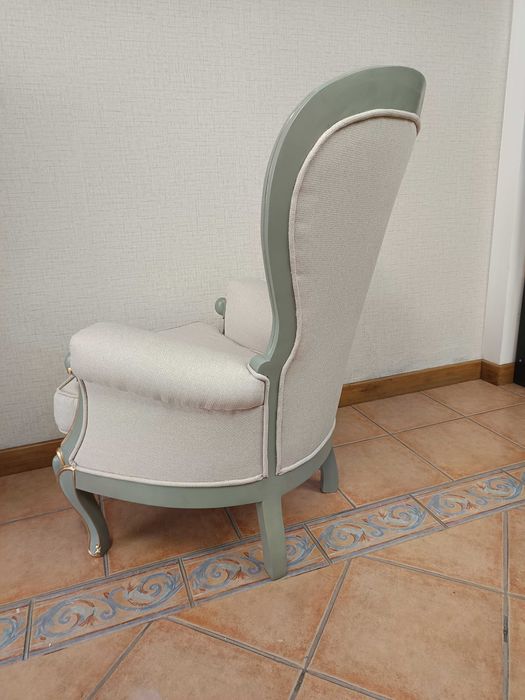 Cadeirão pintado e estofado de novo