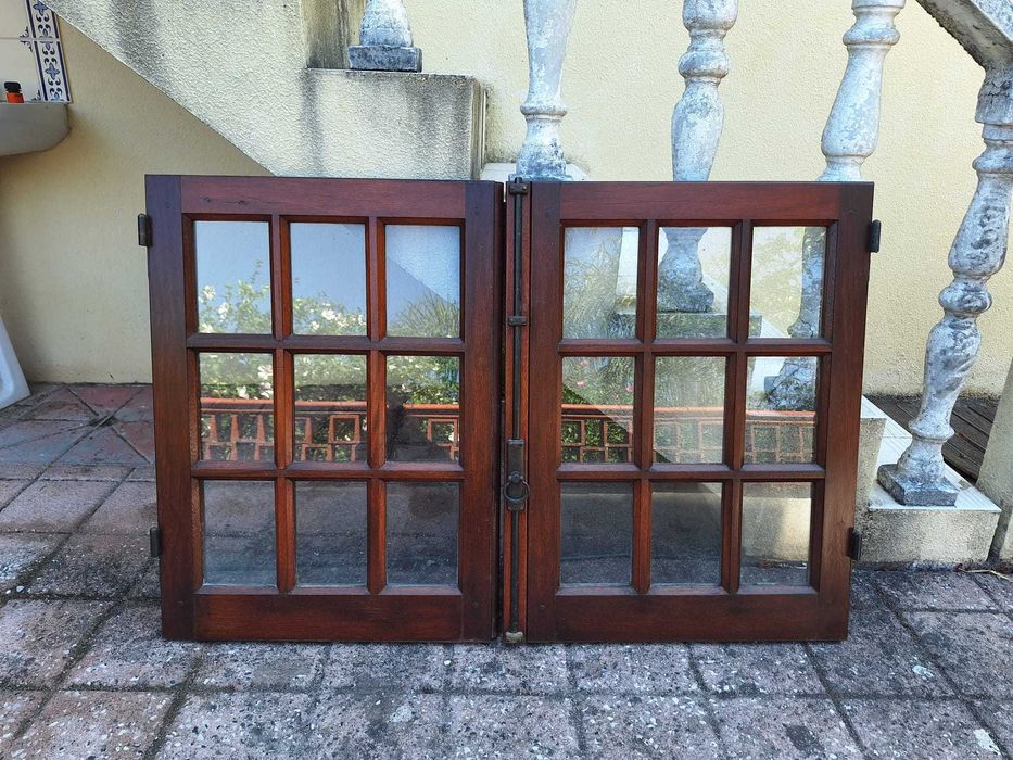 Porta e Janelas em madeira de mogno maciço