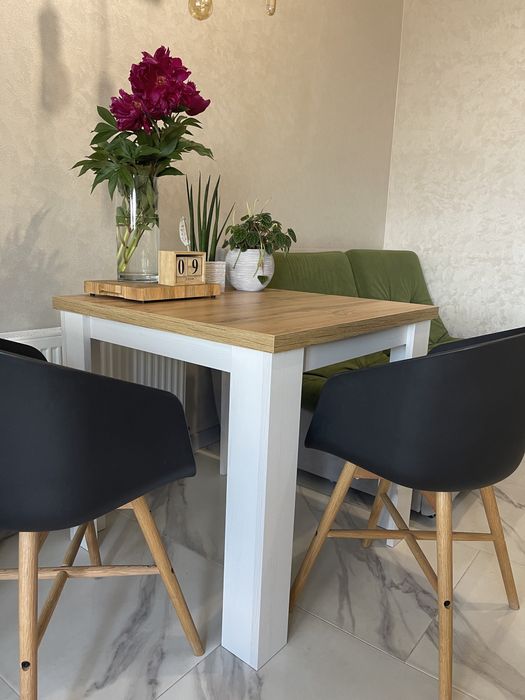 Стол обеденный