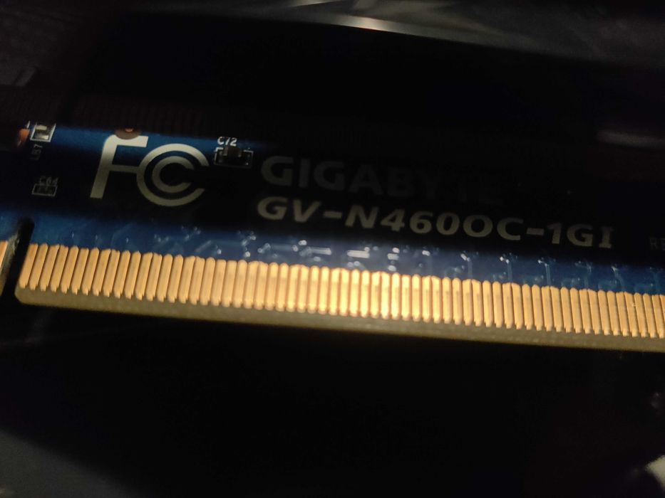 Komputer stacjonarny z monitorem lub bez