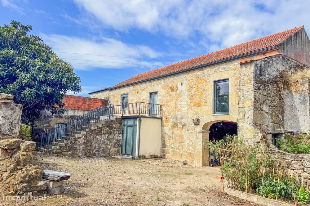 Arrendamento: Andar-Moradia T1+1 renovado com espaço exterior