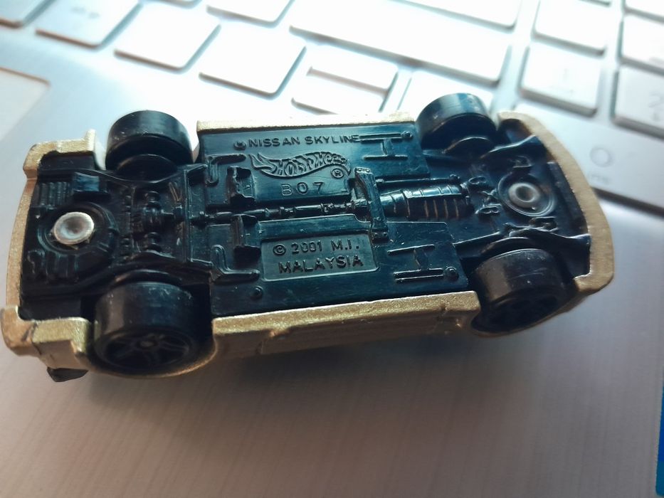 Raro- Carro Hotwheels Nissan Skyline 2001 Dourado e preto fosco