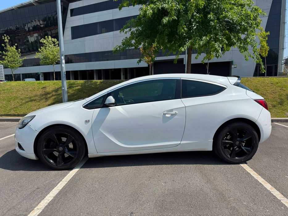 Opel Astra J GTC 1.7