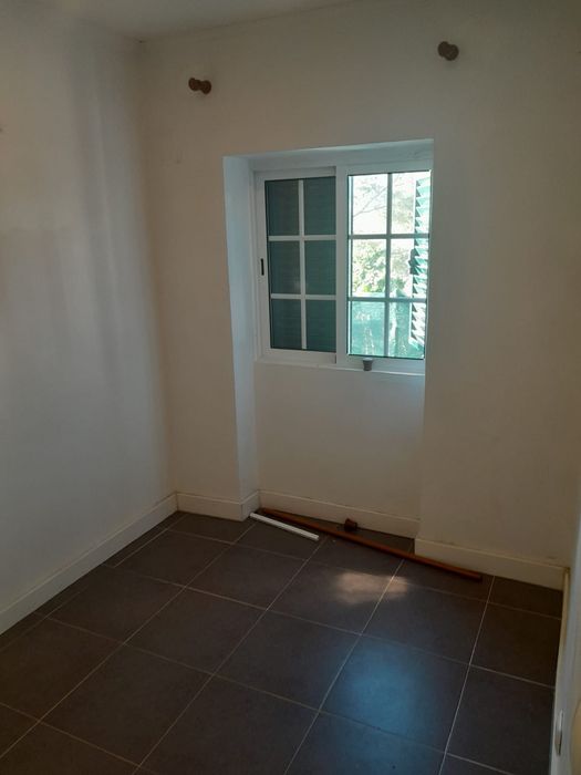 Vende-se T2 na pontinha