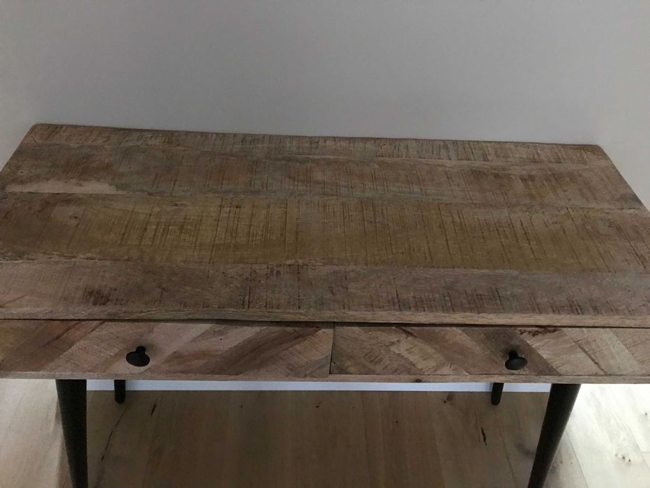 Konsola w stylu industrialnym