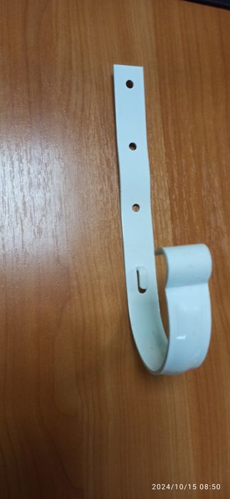 Кронштейн, крепление  желоба водостока 90