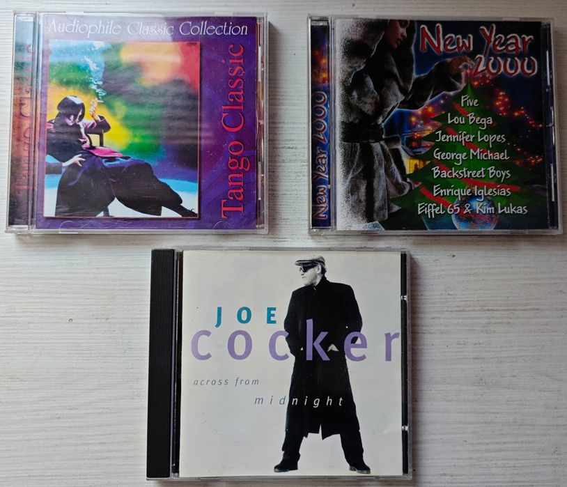 Оригінальні з нульових років:  ауді, CD компакт диски, mp3