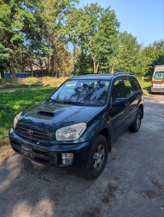 Легендарна Toyota RAV4 2.0d 4x4 повний привід