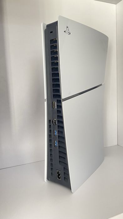 Продаю Sony PlayStation 5 Slim 1tb