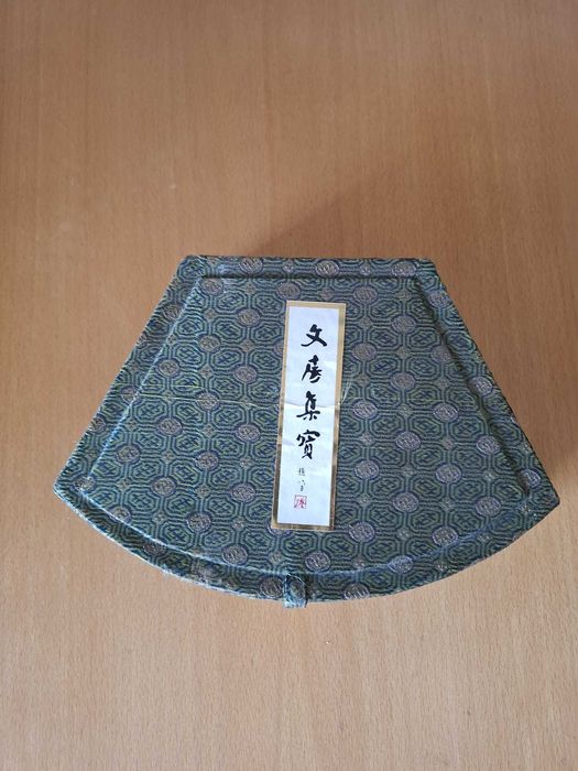 Estojo Chinês de Caligrafia Tradicional com Pincéis – Arte Oriental