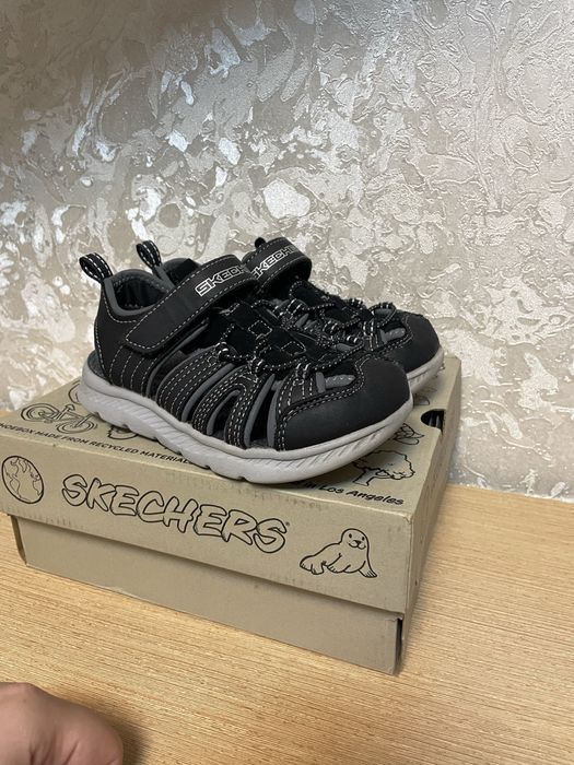 Skechers 28.5 розмір