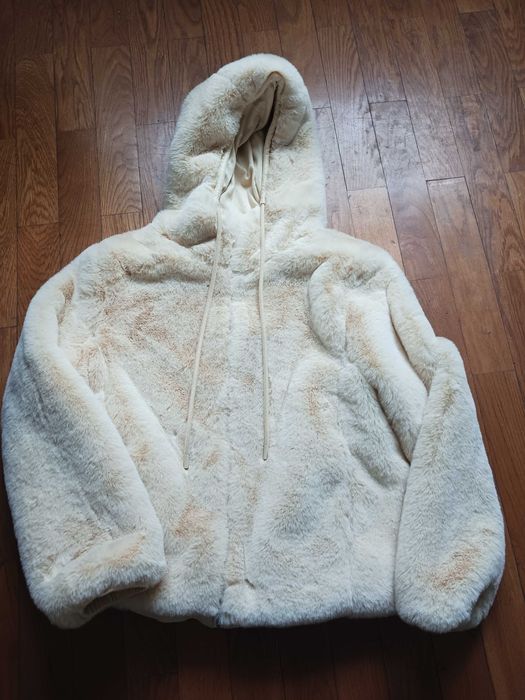 Casaco pelo amarelo creme Parfois