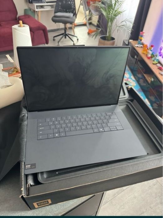 DELL XPS 16 9640 Oled Ultra 9 185H RTX 4070 64GB 4TB SSD 4k dotyk