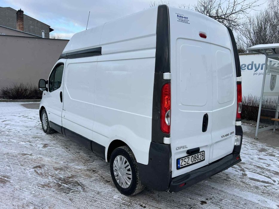 Opel vivaro. Renault trafic. Nissan primastar. Bus. Dostawczak. Trafik