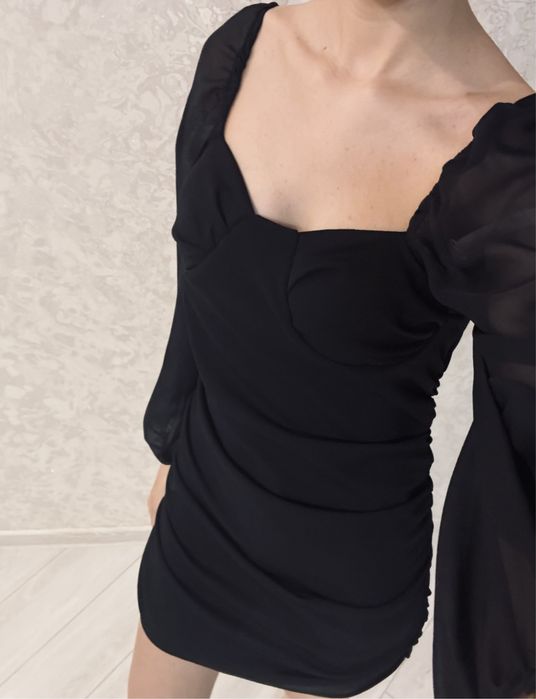 Чорна  мінісукня